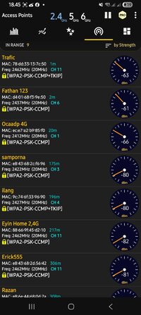 Screenshot_20251117_184541_WiFi Analyzer.jpg